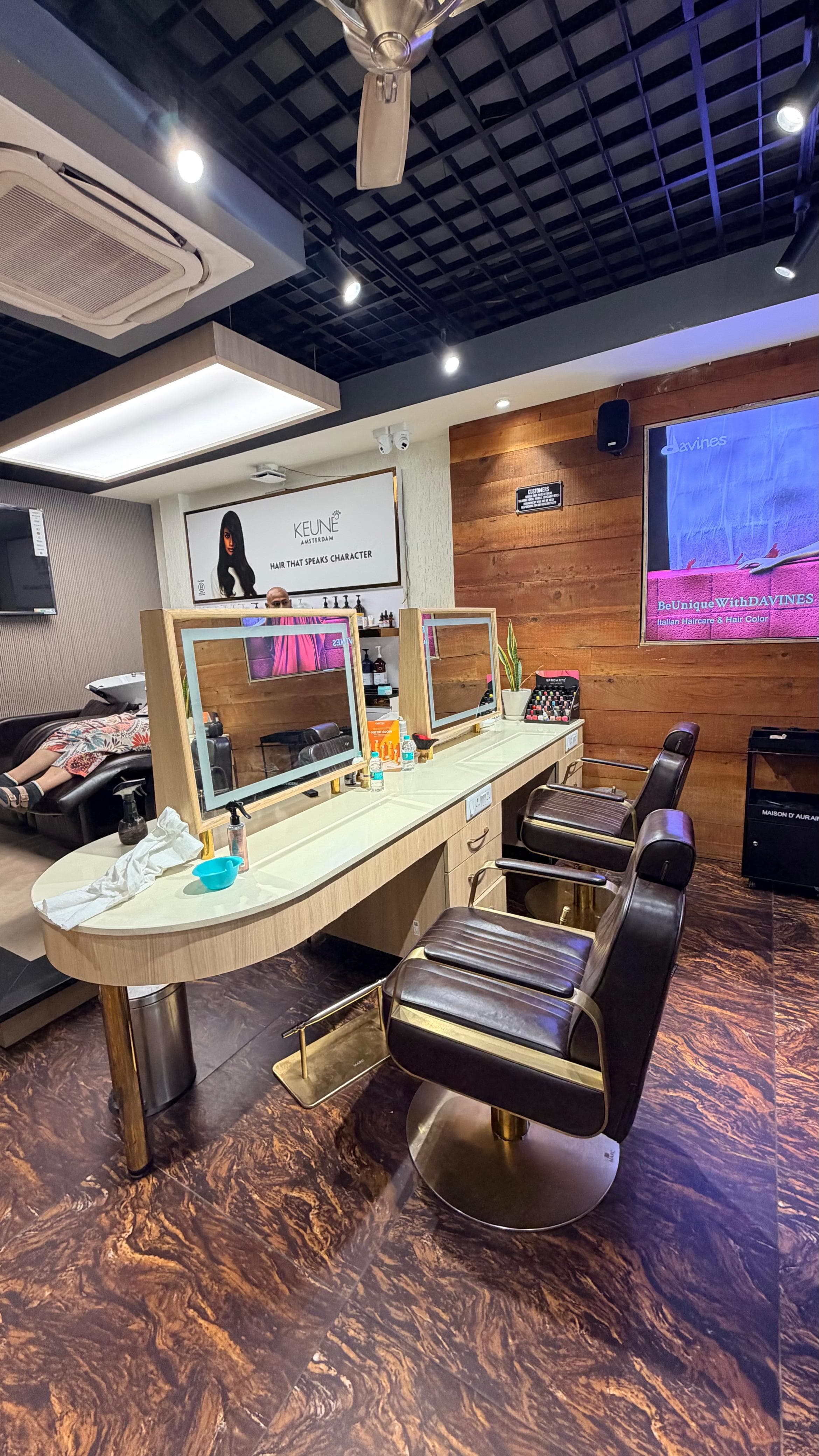 Hair Cafe Unisex Salon styling station