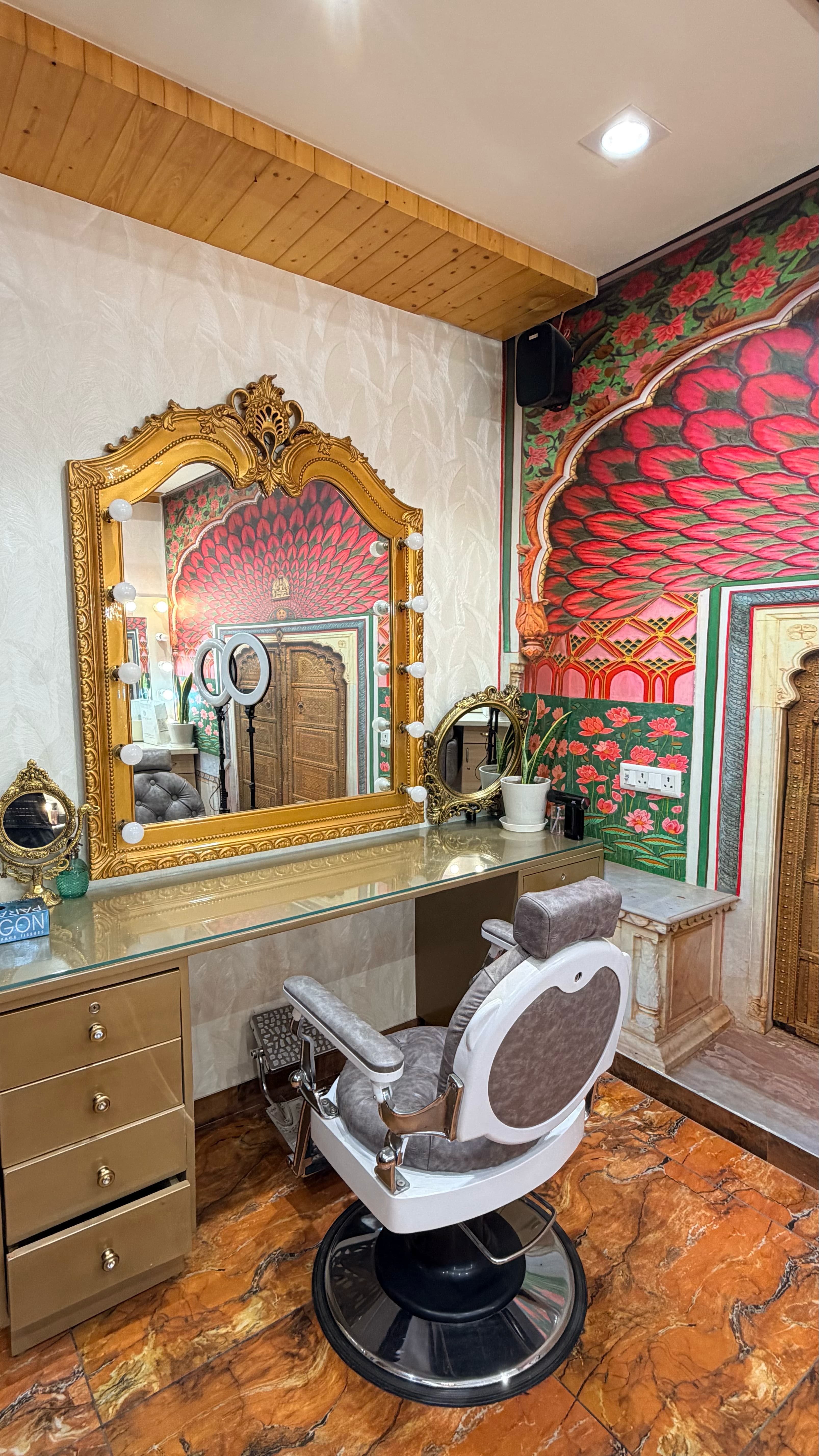 Hair Cafe Unisex Salon makeup room