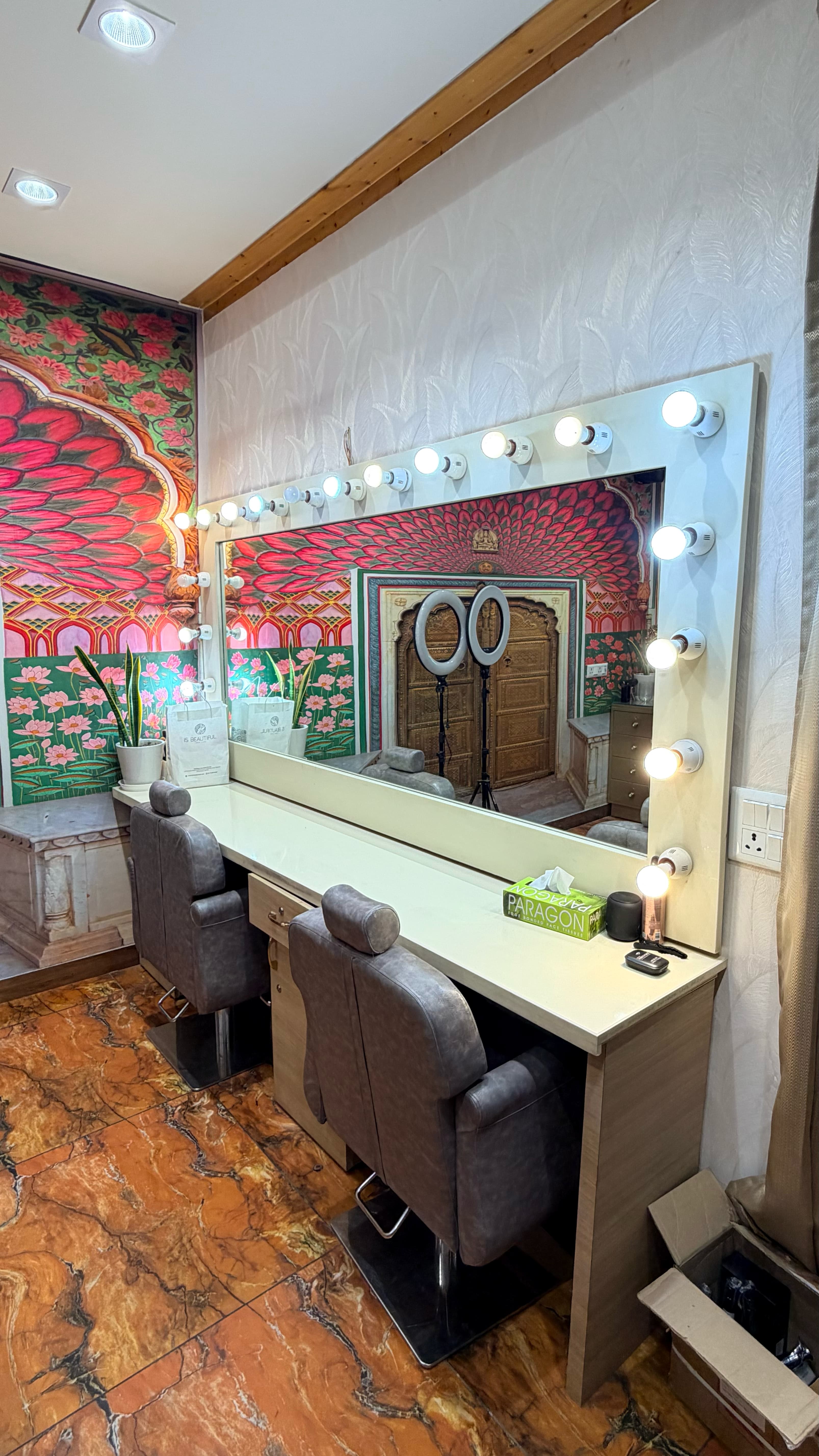 Hair Cafe Unisex Salon makeup stations
