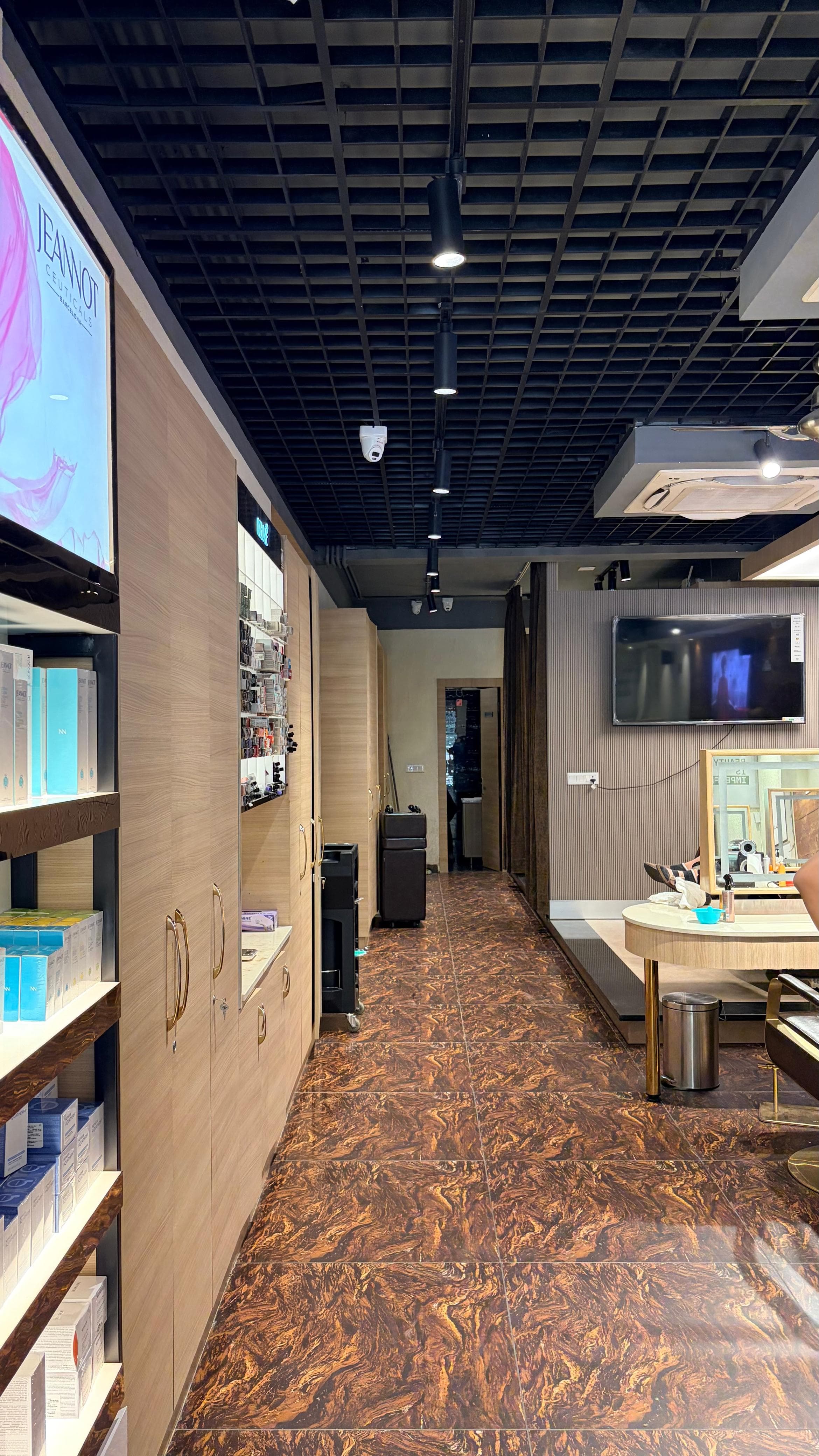 Hair Cafe Amar Colony, Lajpat Nagar interior ambience