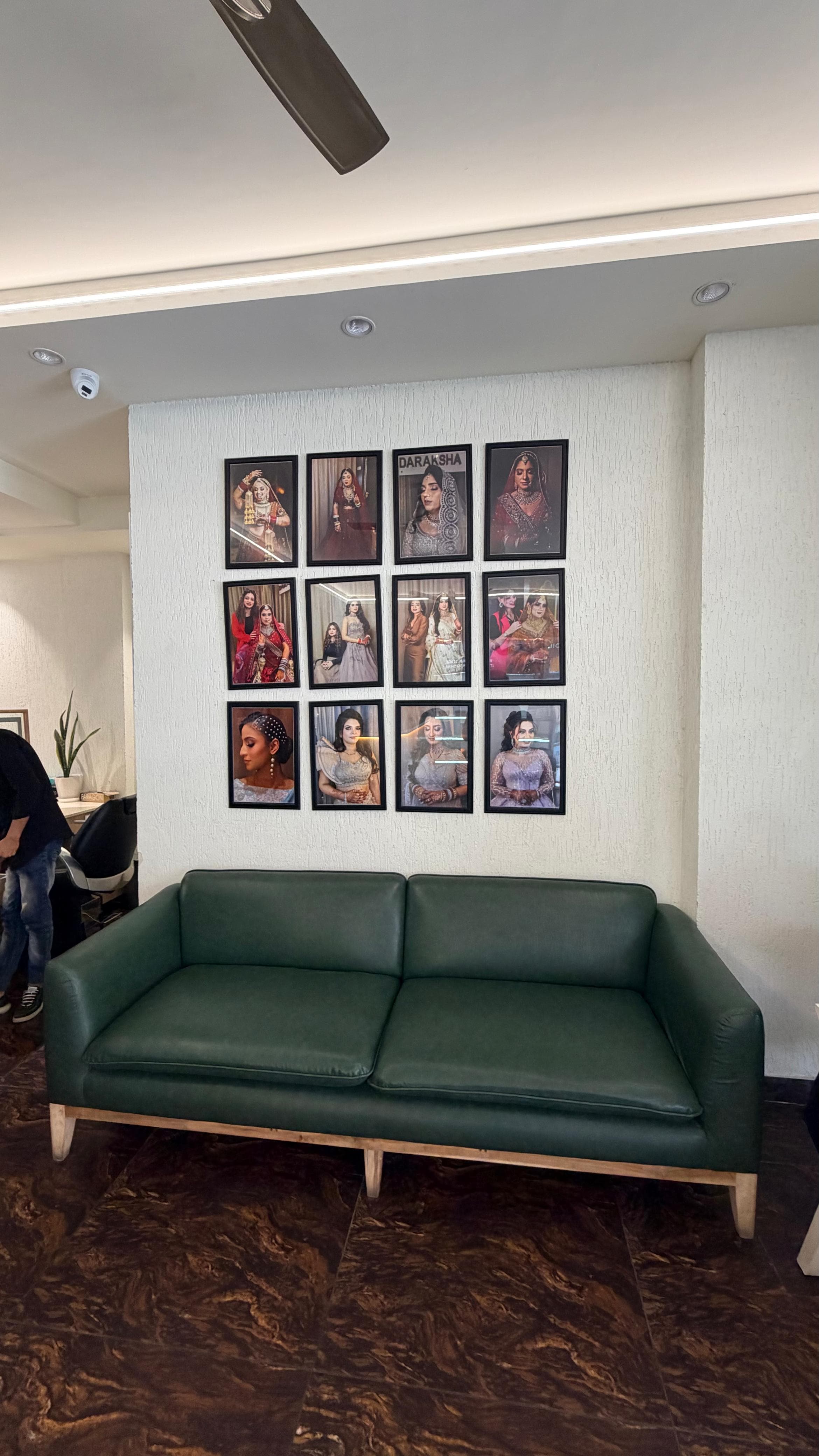 Hair Cafe Mayur Vihar waiting area
